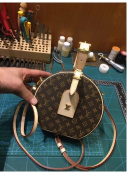 LV  PETITE BOITE CHAPEAU MONOGRAM 