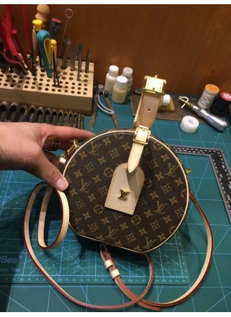 LV  PETITE BOITE CHAPEAU MONOGRAM 